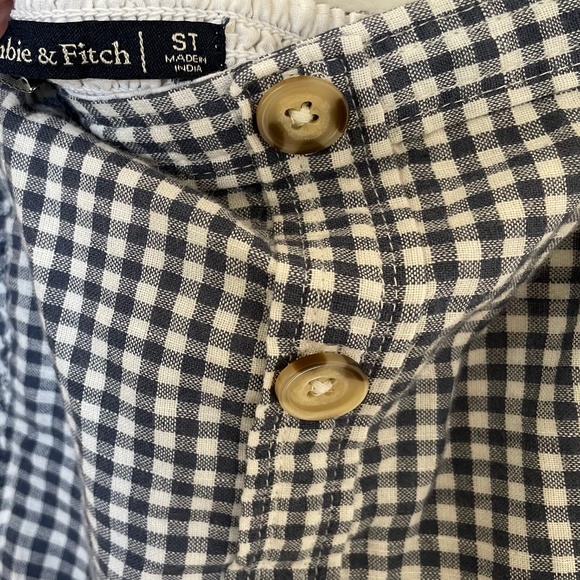 Adorable Abercrombie Linen Romper - Picture 2 of 3